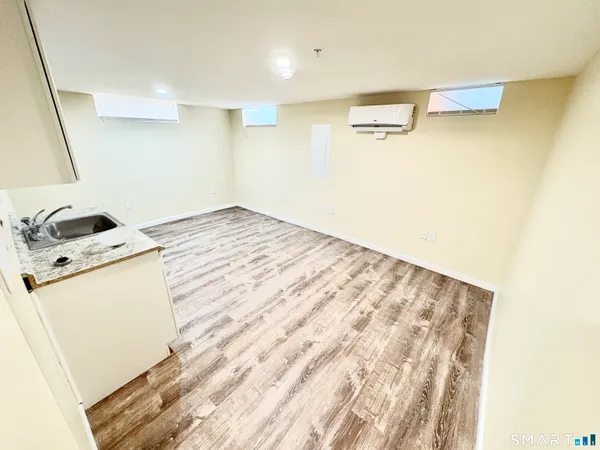 $1,200 | 135 West Main Street, Unit 1F, Waterbury, CT 06702