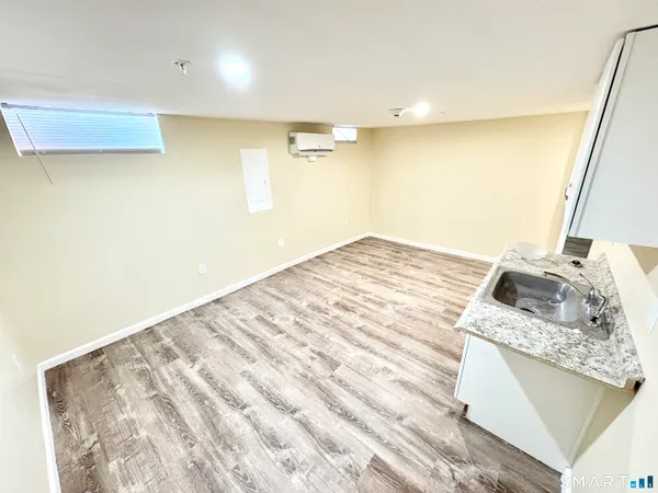 $1,200 | 135 West Main Street, Unit 1F, Waterbury, CT 06702