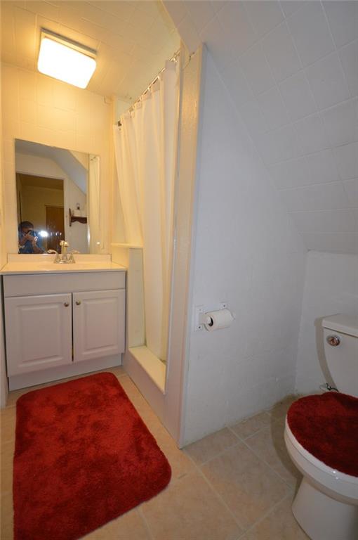 306 Old Lesnett Road Pittsburgh, PA 15241 - Photo 18 of 24 Full bath in the basement is neutral and convenient. So much space in the basement there is a great opportunity for teen or in-law suite.