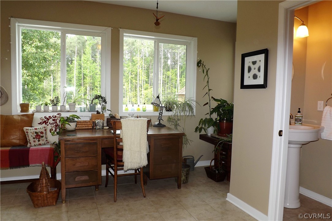 6401 Moseley Road Moseley, VA 23120 - Photo 13 of 34 Sun Room Has Half Bath. Great For Pool Guests!