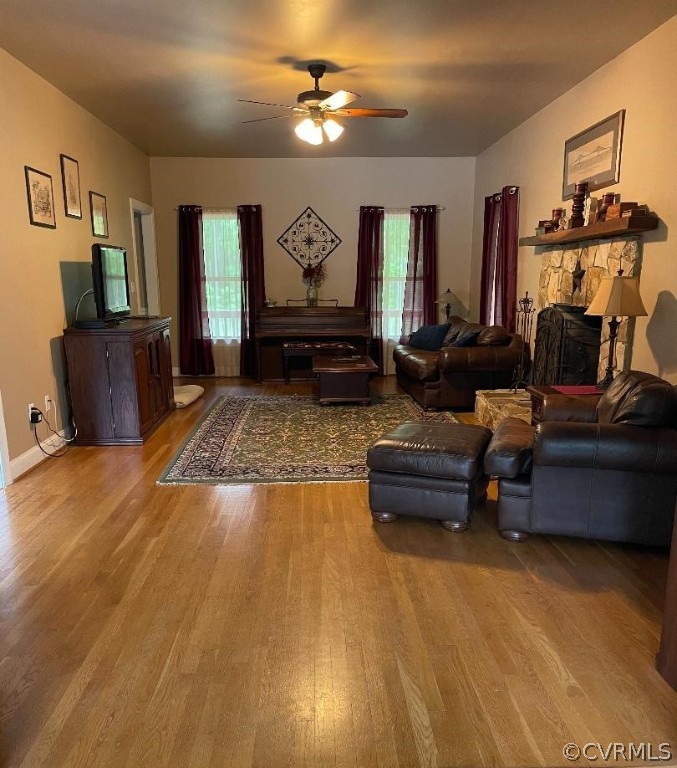 25'x13'6" Great Room With Hardwood Floors