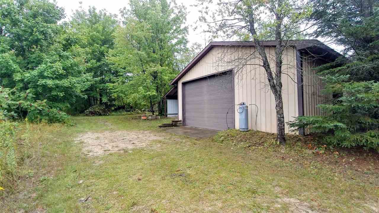 2265 South 29 Road Cadillac, MI 49601 - Photo 2 of 23 1867136-1.JPG