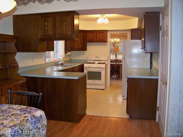 4620 North Tipsico Lake Road Highland, MI 48357 - Photo 6 of 25 Kitchen