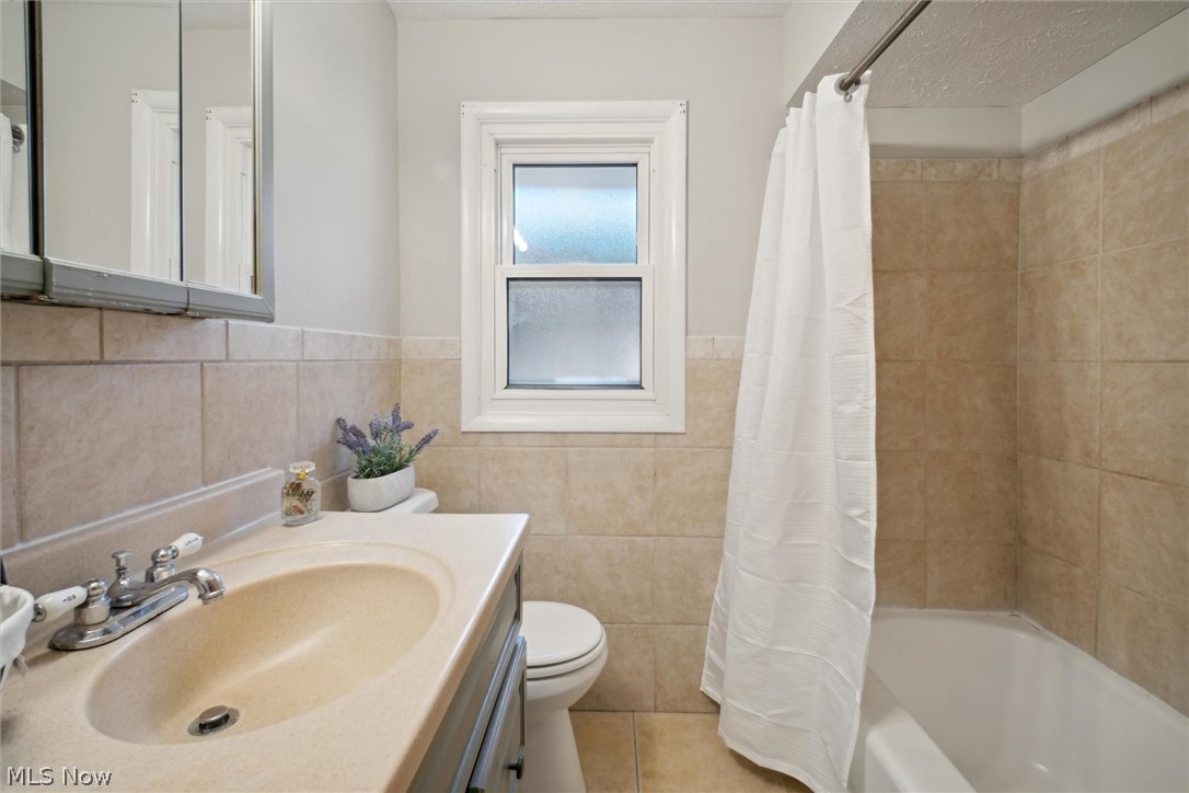 3713 Hillbrook Road Cleveland, OH 44118 - Photo 11 of 22