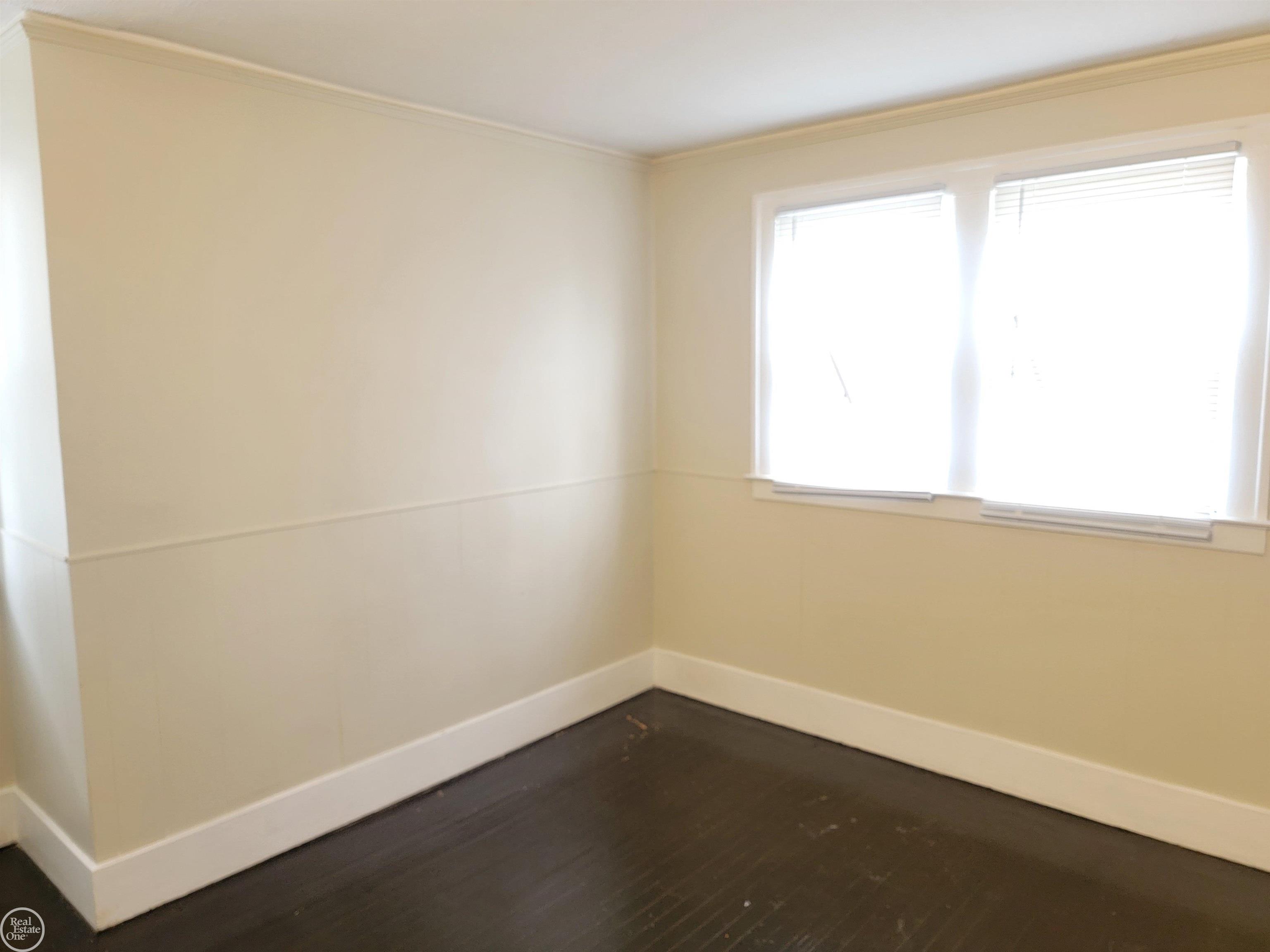 15350 East 10 Mile Road Eastpointe, MI 48021 - Photo 11 of 16