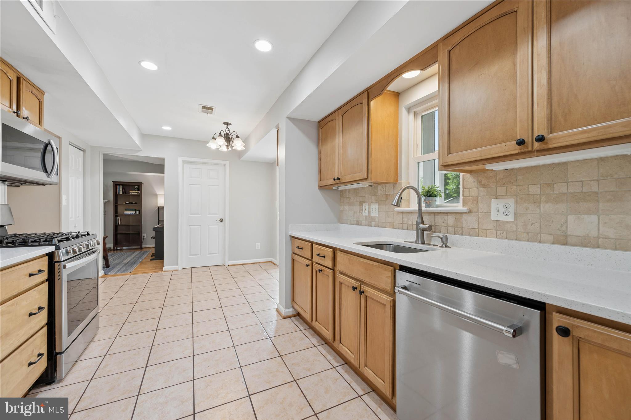 19804 Westerly Avenue Poolesville, MD 20837 - Photo 16 of 60 Kitchen