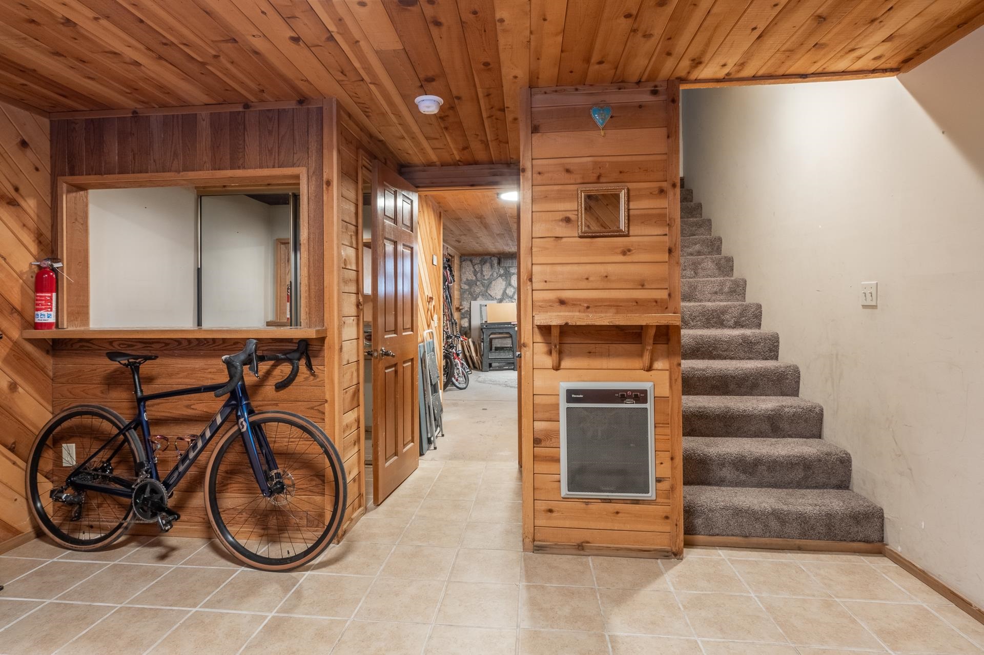 14 Holiday Way Mammoth Lakes, CA 93546 - Photo 41 of 47 The middle level houses the primary suite and two guest suites, plus laundry and mudroom.