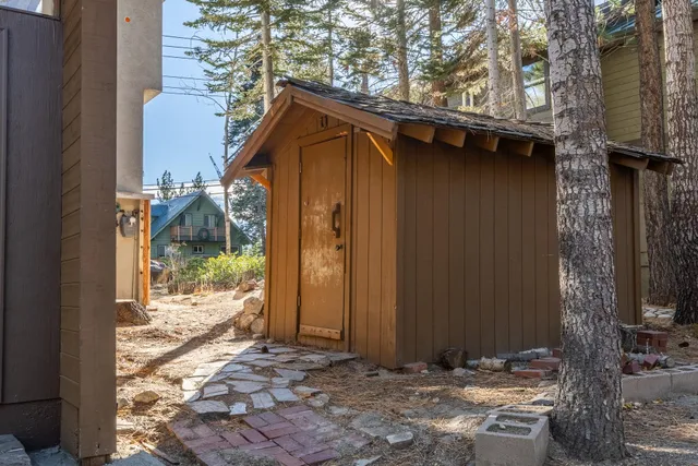 $2,075,000 | 14 Holiday Way, Mammoth Lakes, CA 93546