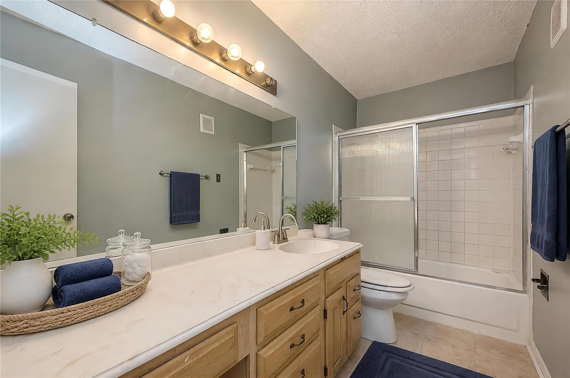 700 Thicket Lane, Unit 106 Houston, TX 77079 - Photo 12 of 15