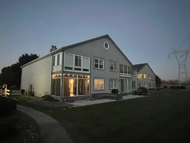 $399,900 | 427 Captains Court, Unit F, Winneconne, WI 54986