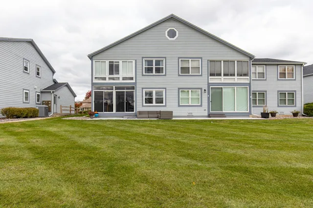 $399,900 | 427 Captains Court, Unit F, Winneconne, WI 54986