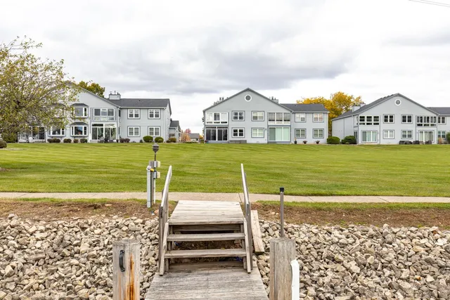 $399,900 | 427 Captains Court, Unit F, Winneconne, WI 54986