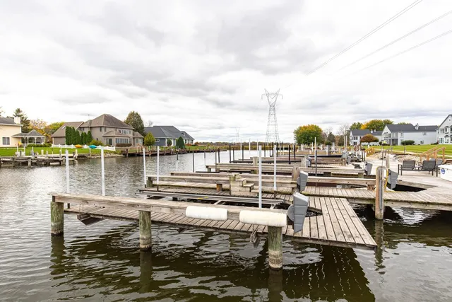 $399,900 | 427 Captains Court, Unit F, Winneconne, WI 54986