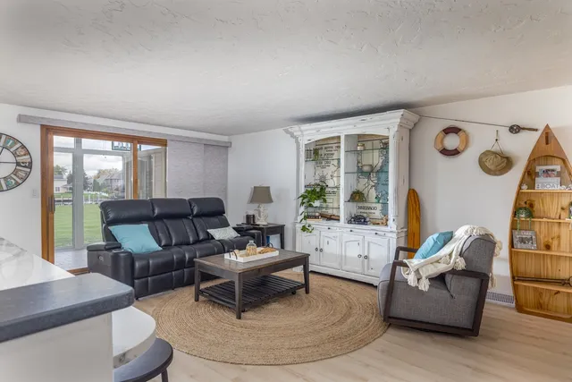 $399,900 | 427 Captains Court, Unit F, Winneconne, WI 54986