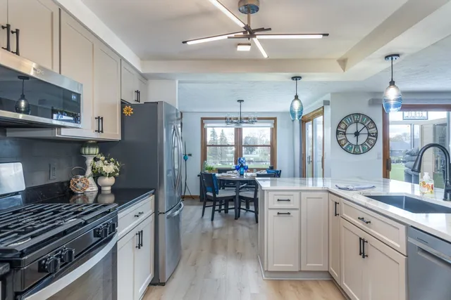 $399,900 | 427 Captains Court, Unit F, Winneconne, WI 54986