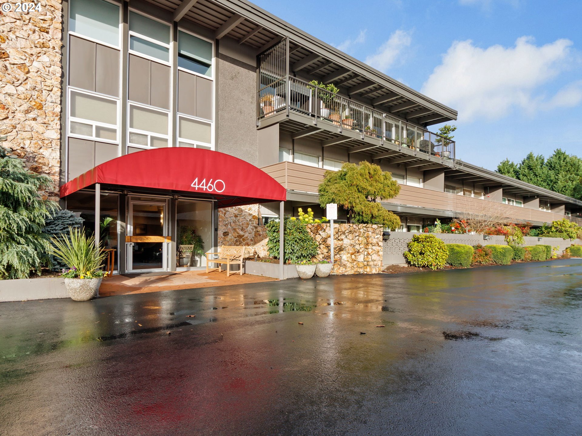 4460 Southwest Scholls Ferry Road, Unit 25A Portland, OR 97225 - Photo 1 of 20 Gallery Image 1