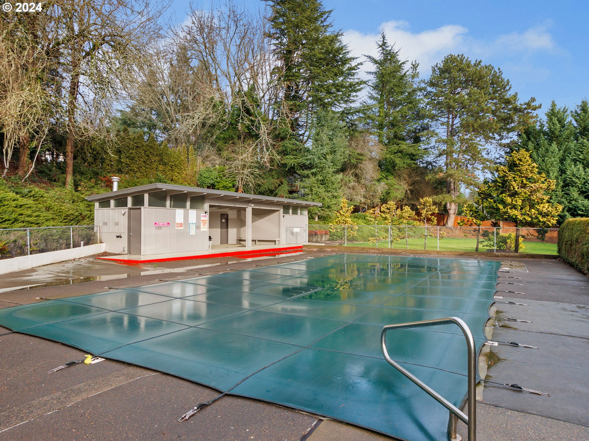 4460 Southwest Scholls Ferry Road, Unit 25A Portland, OR 97225 - Photo 19 of 20 Swimming Pool