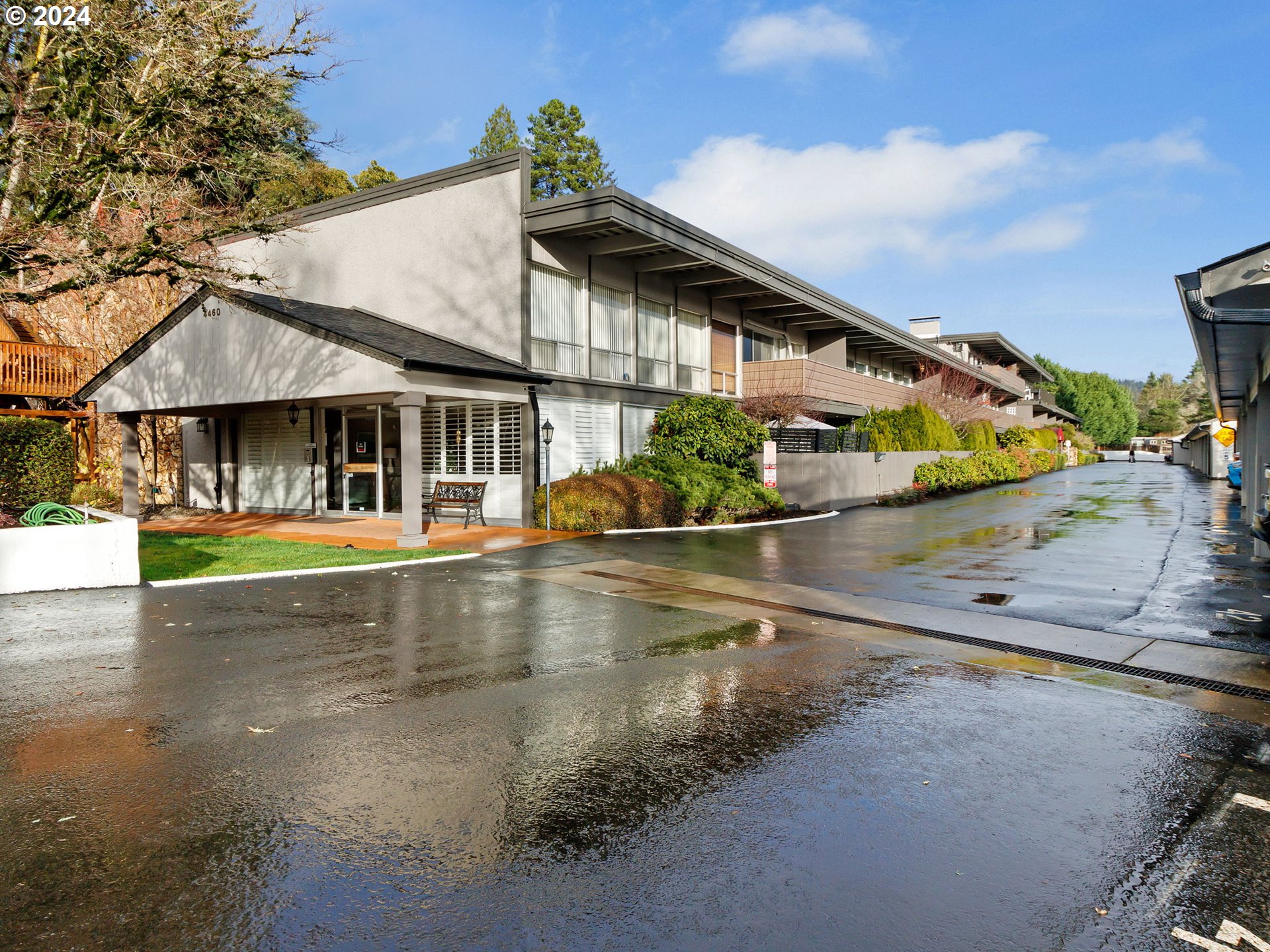 4460 Southwest Scholls Ferry Road, Unit 25A Portland, OR 97225 - Photo 3 of 20 Gallery Image 3