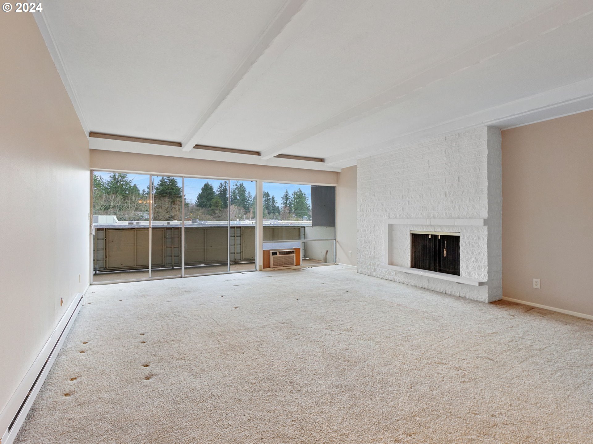 4460 Southwest Scholls Ferry Road, Unit 25A Portland, OR 97225 - Photo 8 of 20 Living Room