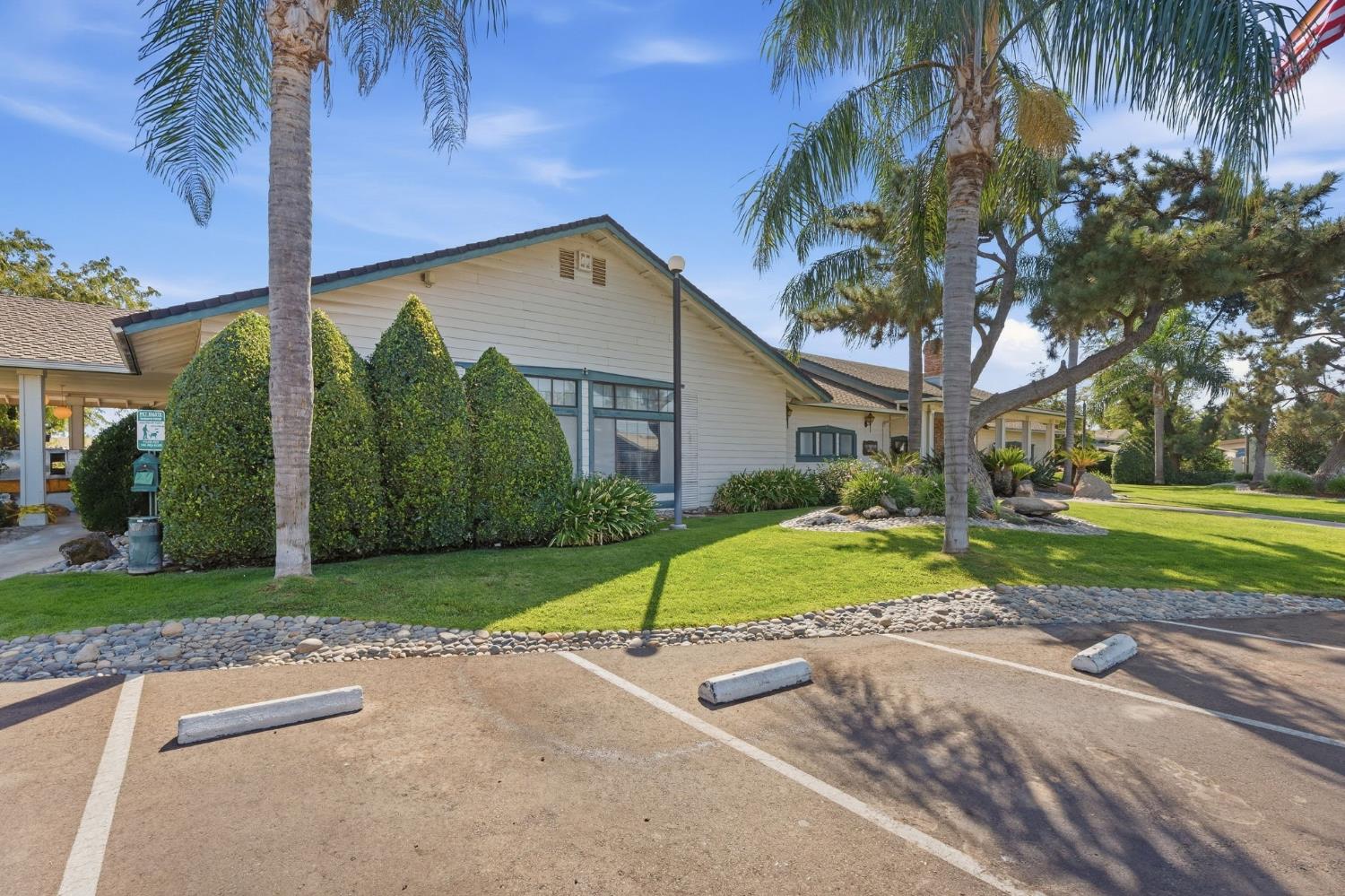 2575 Willlow, Unit 76 Fresno, CA 93725 - Photo 31 of 36 Gallery Image 31