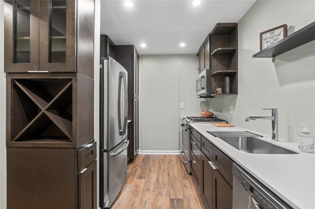 6851 Roswell Road, Unit H18 Atlanta, GA 30328 - Photo 2 of 33