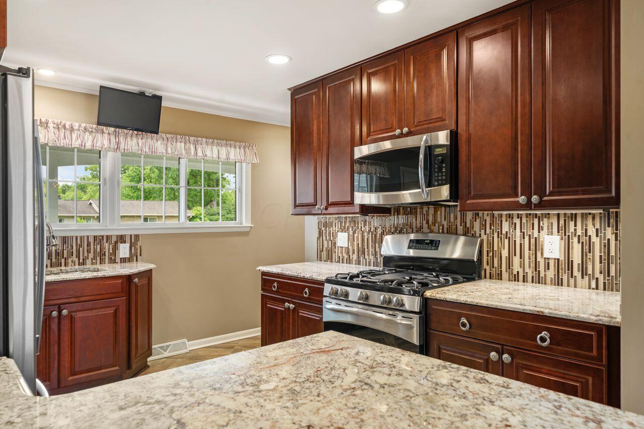 2110 Lytham Road Columbus, OH 43220 - Photo 10 of 39 Kitchen