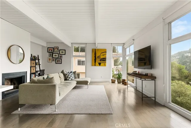 $6,250 | 3339 North Knoll Drive, Los Angeles, CA 90068