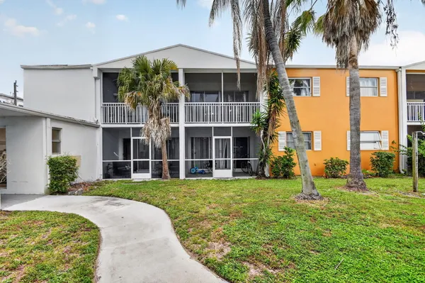 $1,900 | 1505 Crescent Circle, Unit B24, Lake Park, FL 33403