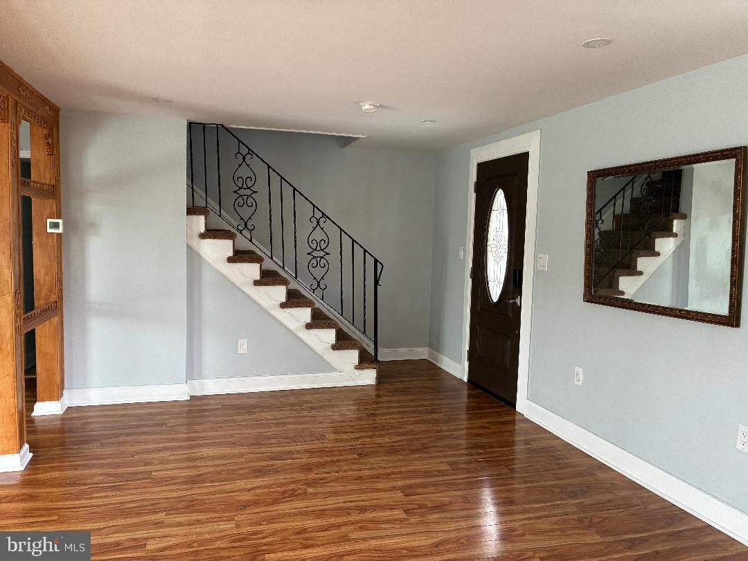 121 Walnut Avenue Croydon, PA 19021 - Photo 11 of 32 Livingroom
