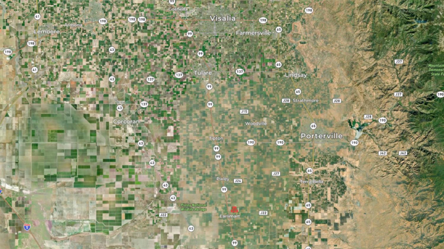 1941 Dietz Road Earlimart, CA 93219 - Photo 22 of 22 a bathroom with a shower curtain