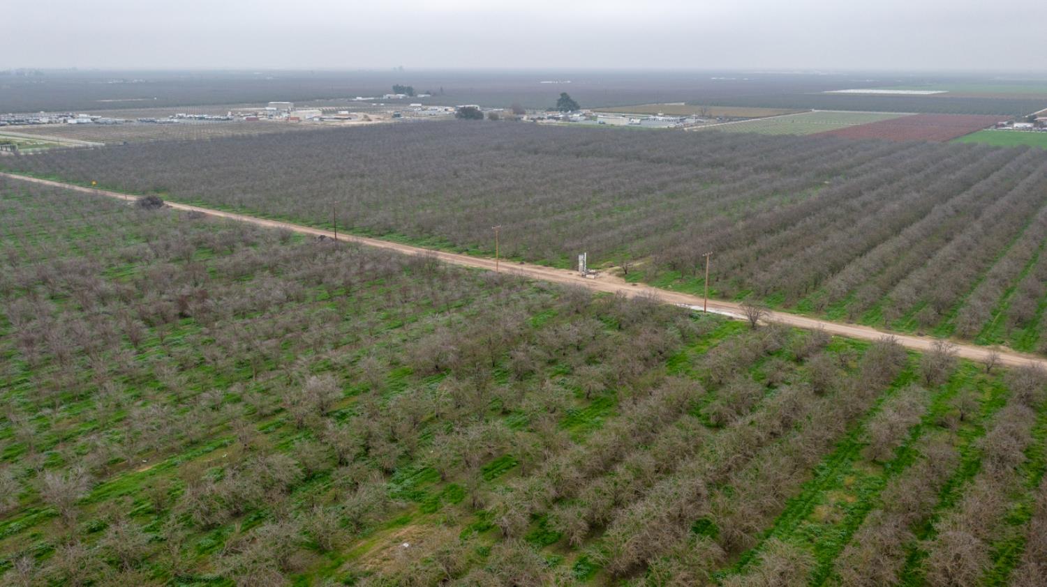 1941 Dietz Road Earlimart, CA 93219 - Photo 3 of 22 a view of an ocean and beach