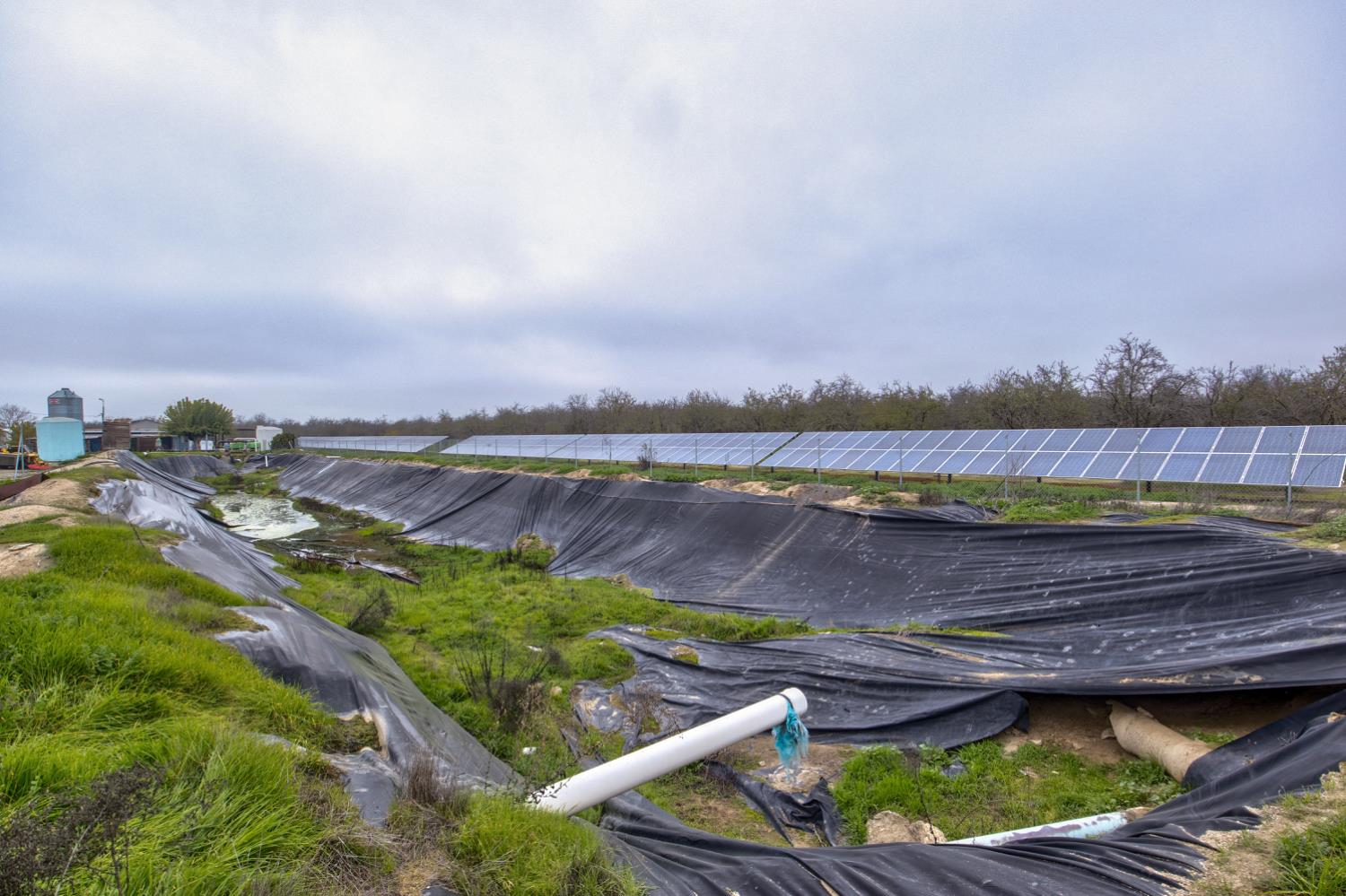 1941 Dietz Road Earlimart, CA 93219 - Photo 4 of 22 a view of an outdoor space with a lake view