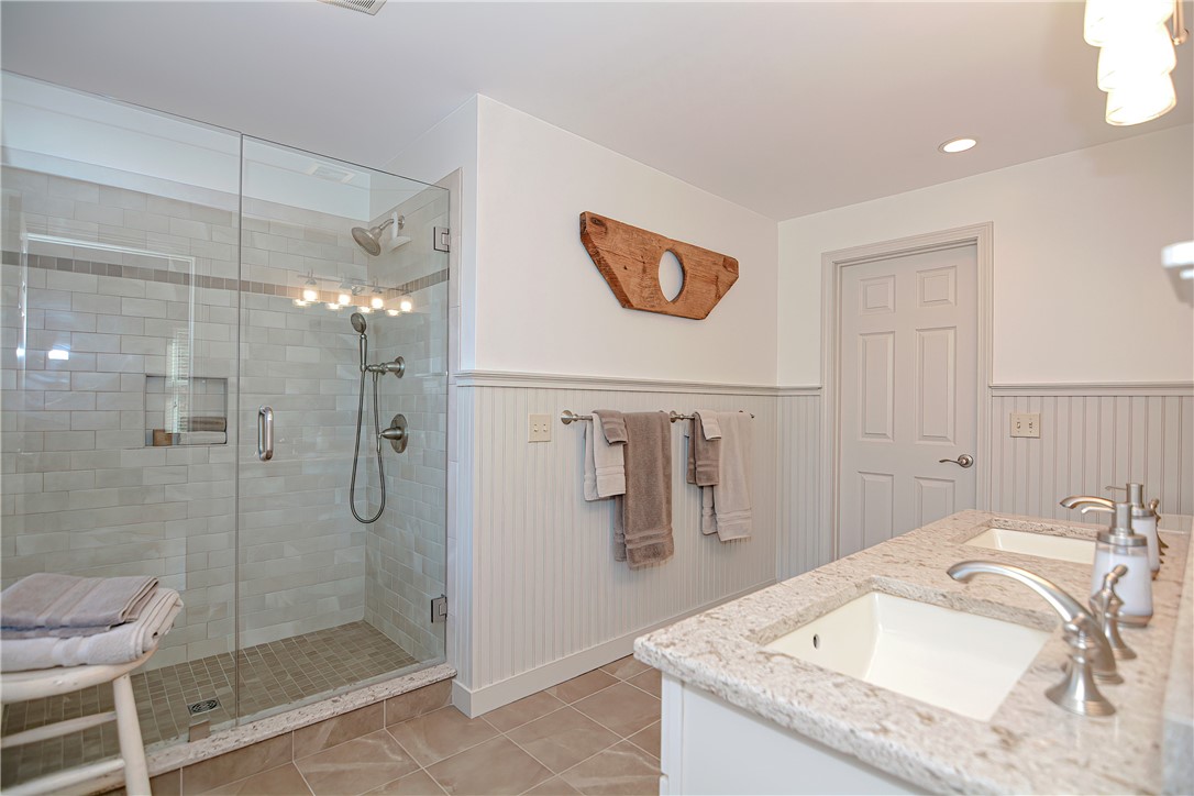 16 Duffield Road Bristol, RI 02809 - Photo 28 of 50 Master bath