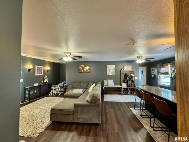 $365,000 | 18730 North Il Highway, Cuba, IL 61427