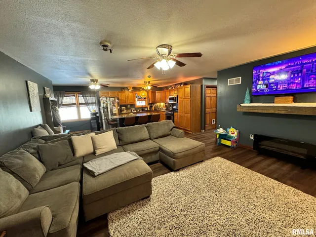 $365,000 | 18730 North Il Highway, Cuba, IL 61427