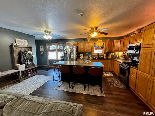 $365,000 | 18730 North Il Highway, Cuba, IL 61427