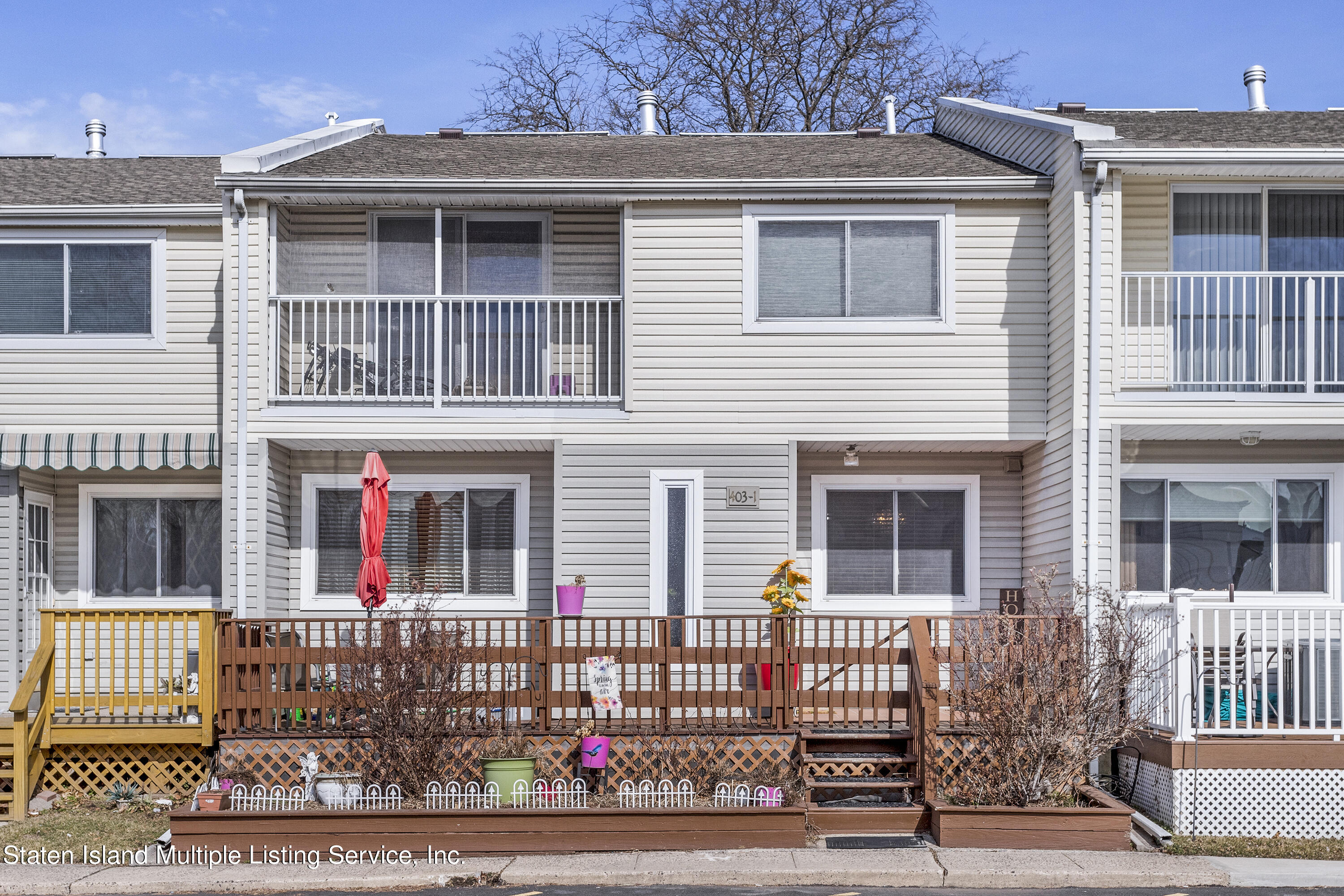 403-1 Willow Road East, Unit 1 Staten Island, NY 10314 - Photo 13 of 14 a front view of a house with a garden