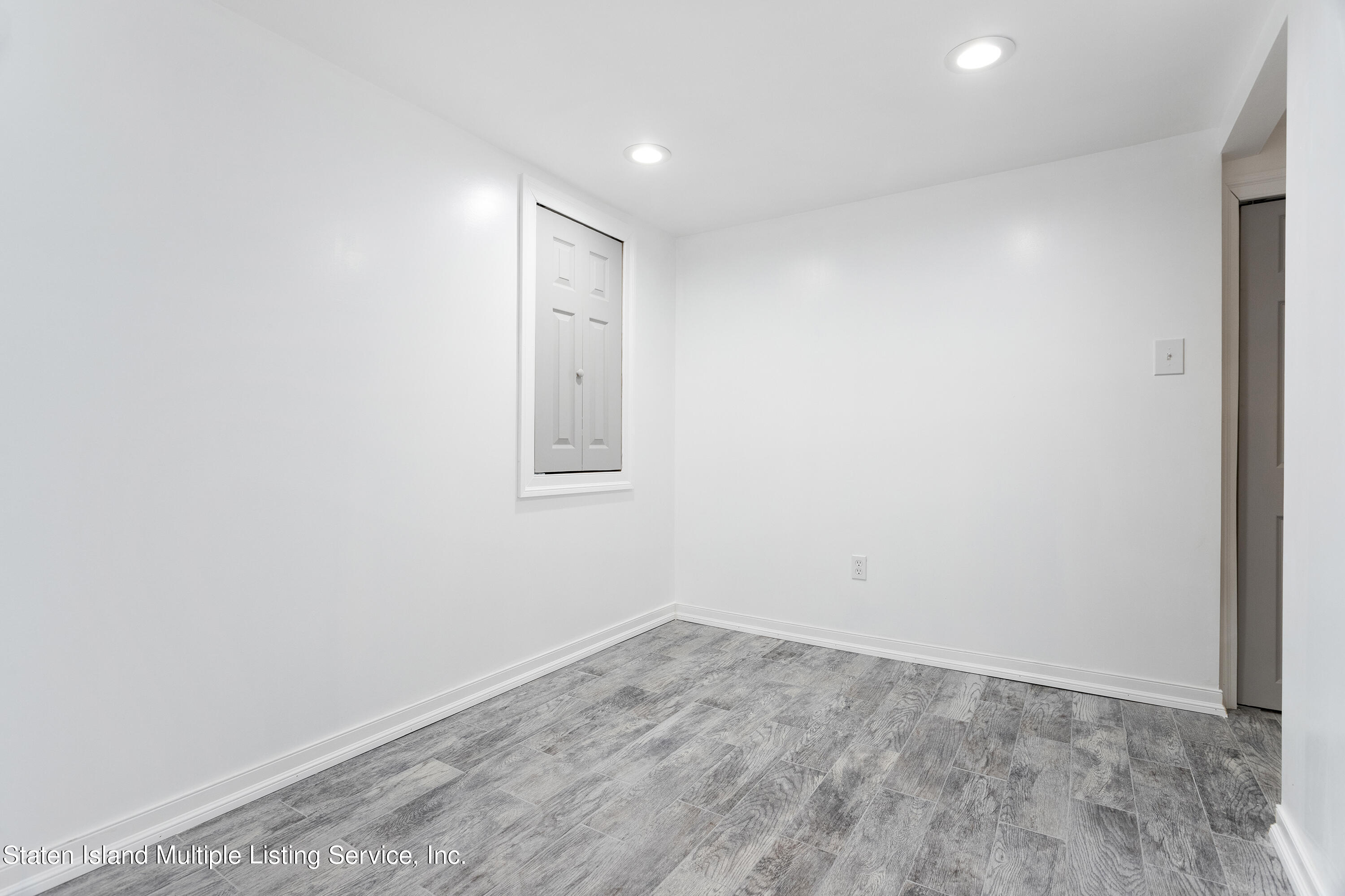 403-1 Willow Road East, Unit 1 Staten Island, NY 10314 - Photo 9 of 14 an empty room with a empty space and window