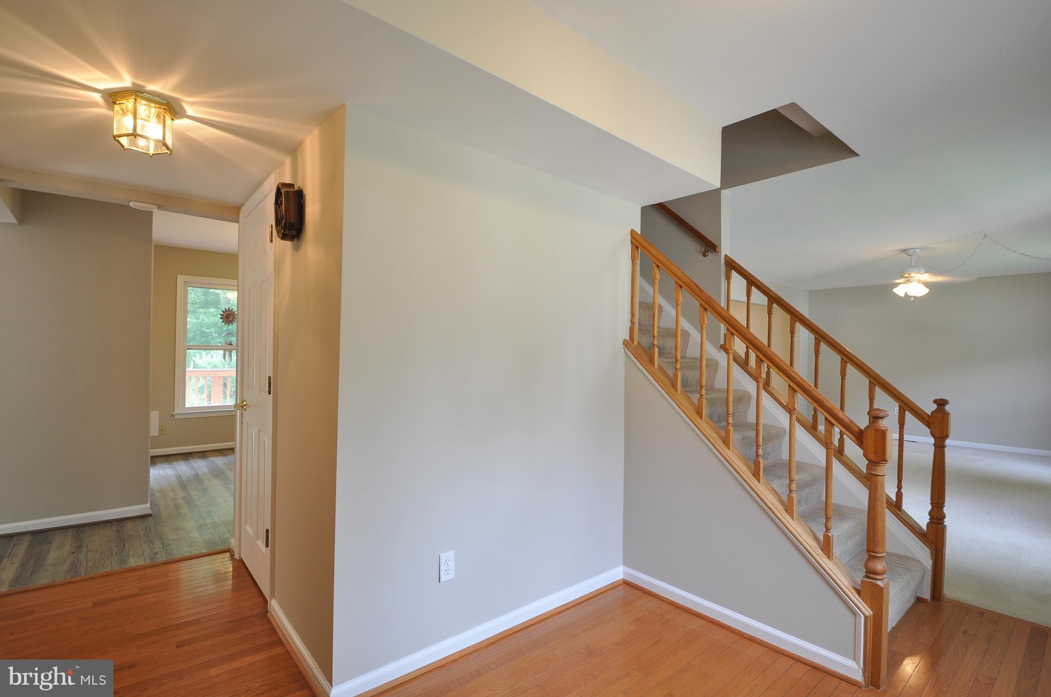 6917 Raspberry Plain Place Springfield, VA 22153 - Photo 3 of 28 Open foyer