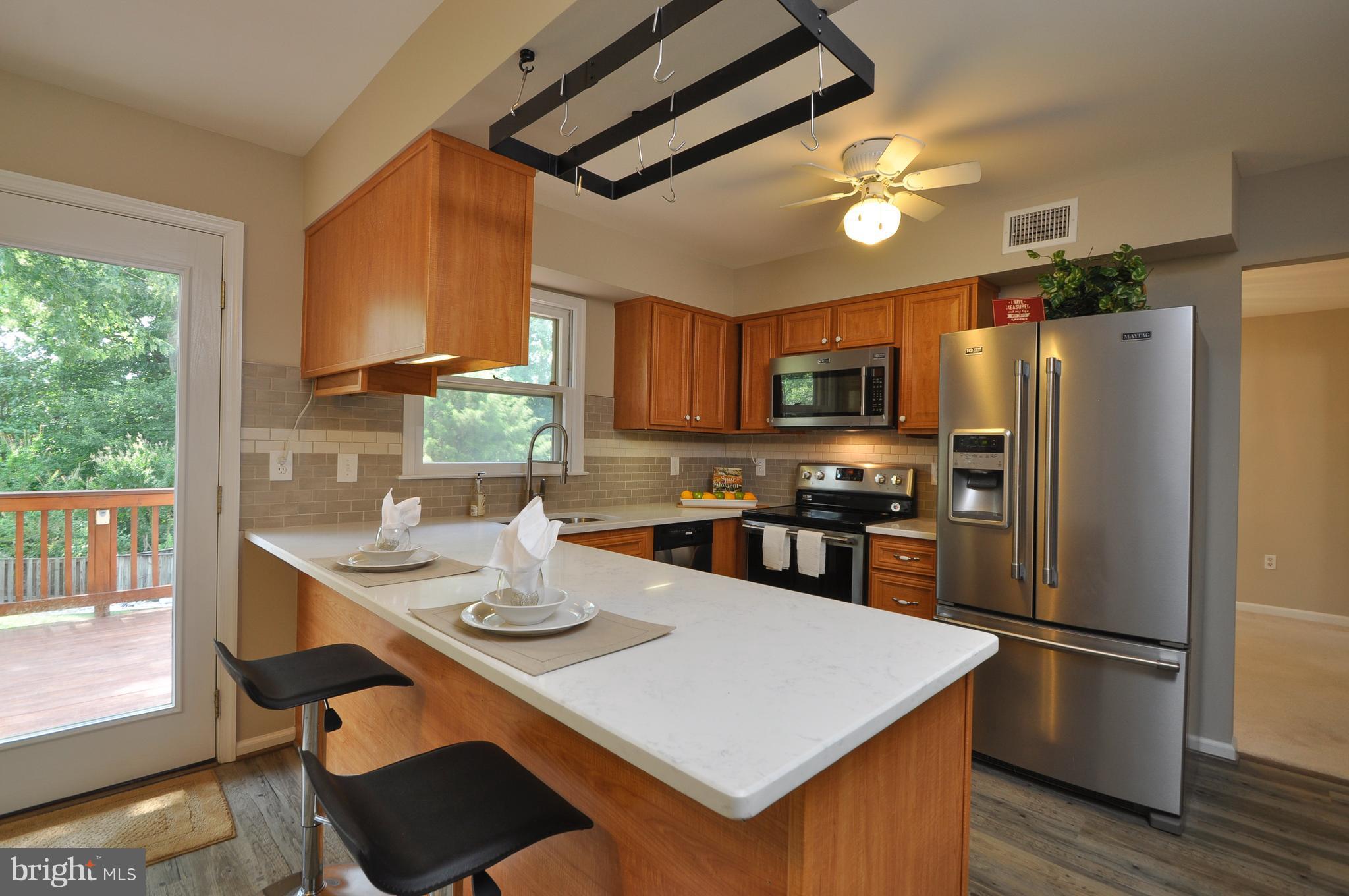6917 Raspberry Plain Place Springfield, VA 22153 - Photo 7 of 28 Modern and updated kitchen