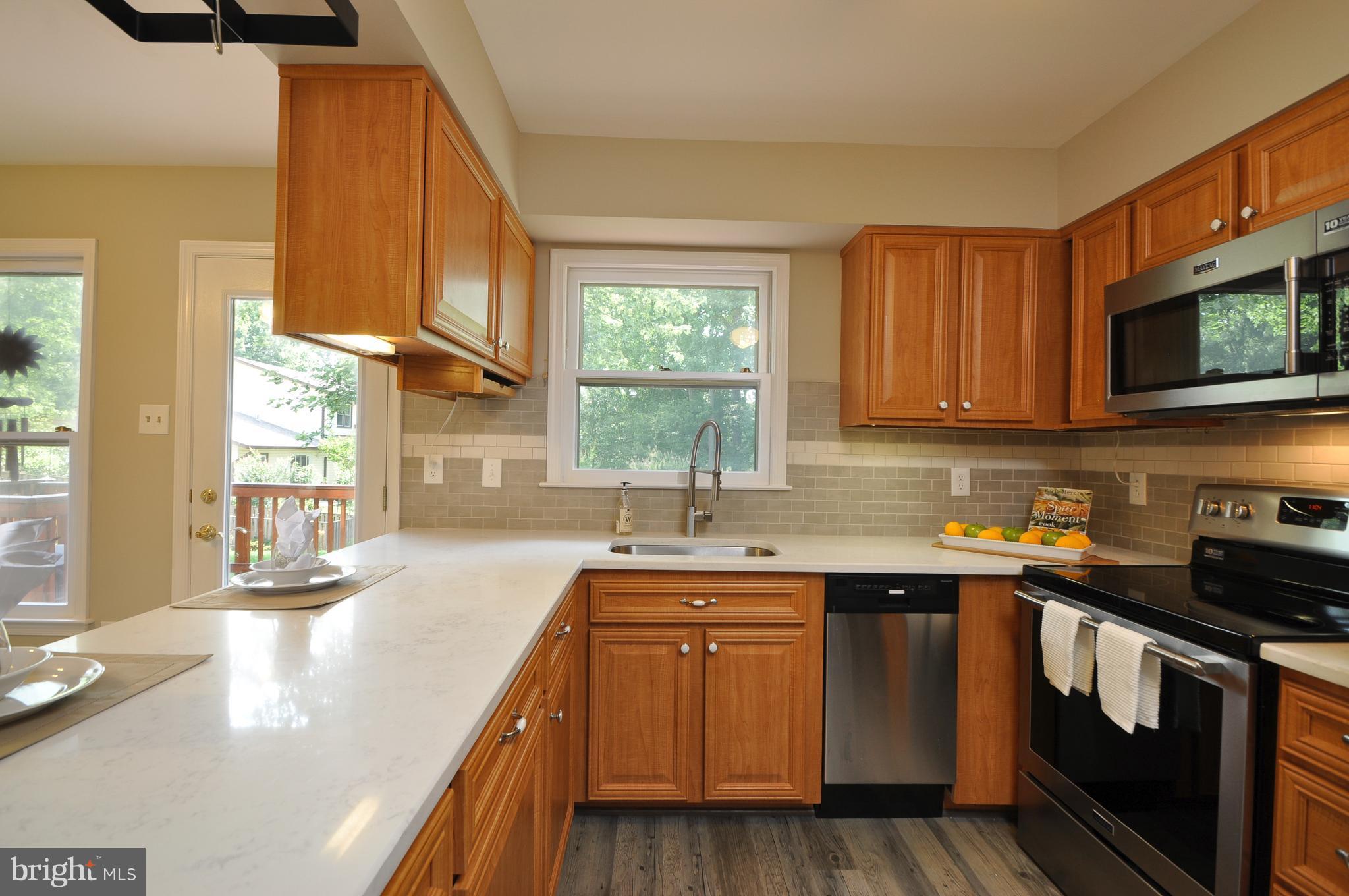 6917 Raspberry Plain Place Springfield, VA 22153 - Photo 8 of 28 Gorgeous stainless and granite