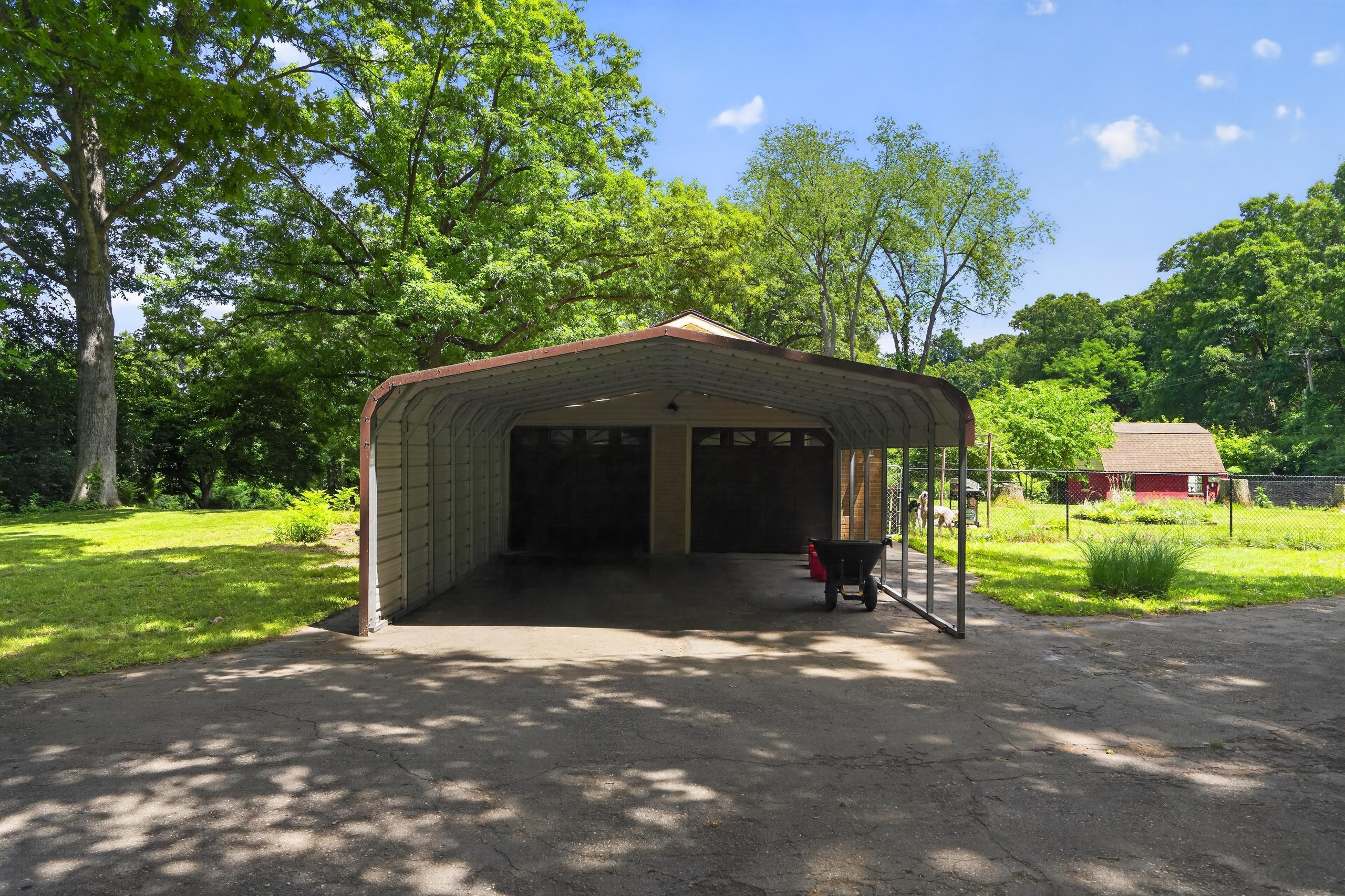 2475 Park Drive Jackson, MI 49203 - Photo 12 of 41 Park Dr carport