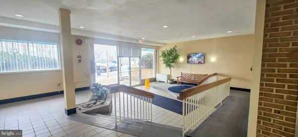 $1,650 | 5111 8th Road South, Unit 2, Arlington, VA 22204