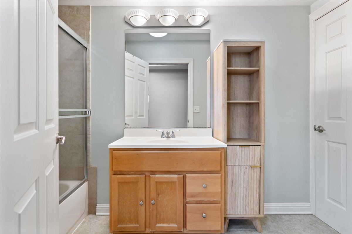 2307 West Haddon Avenue, Unit A Chicago, IL 60622 - Photo 13 of 17
