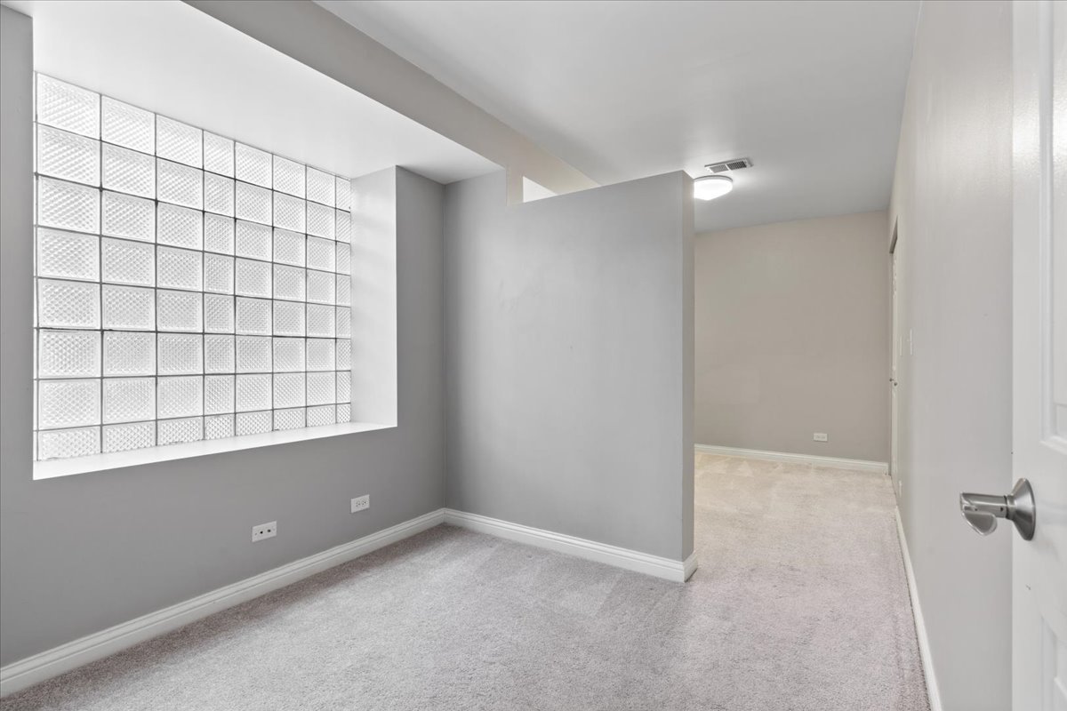2307 West Haddon Avenue, Unit A Chicago, IL 60622 - Photo 10 of 17