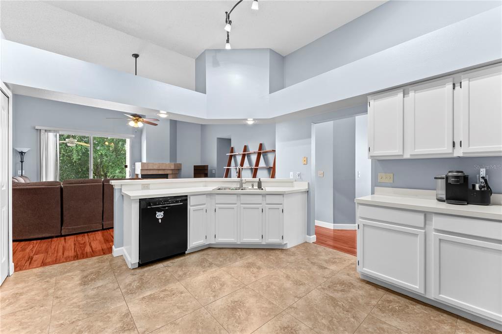 2811 Ripton Court Orlando, FL 32835 - Photo 24 of 46