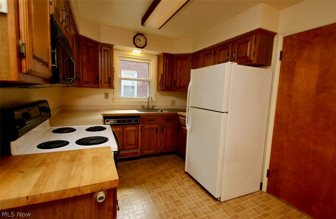 211 Meriden Road Painesville, OH 44077 - Photo 6 of 29 Gallery Image 6