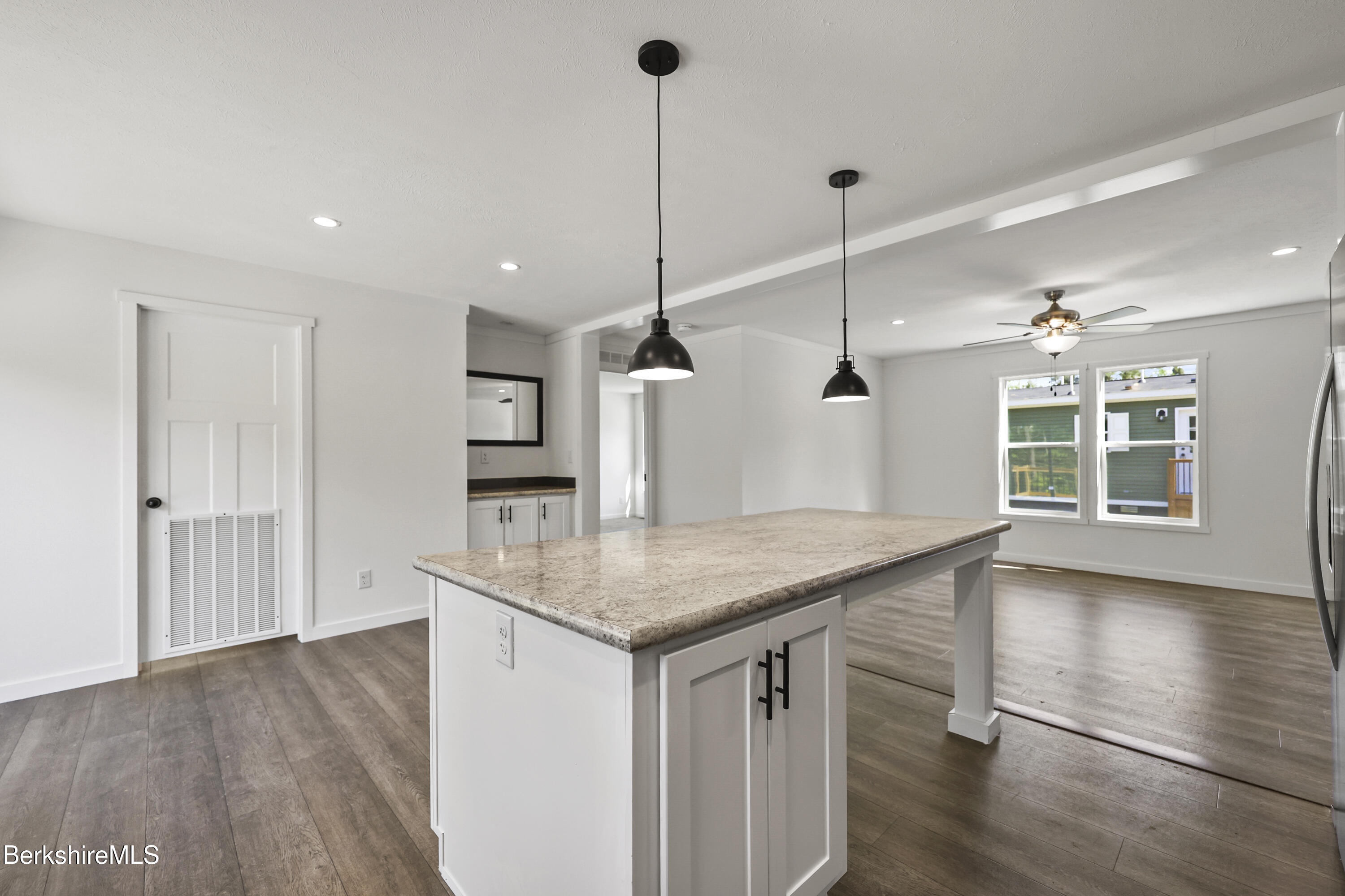 395 Cheshire Road, Unit 122 Pittsfield, MA 01201 - Photo 14 of 30 Kitchen