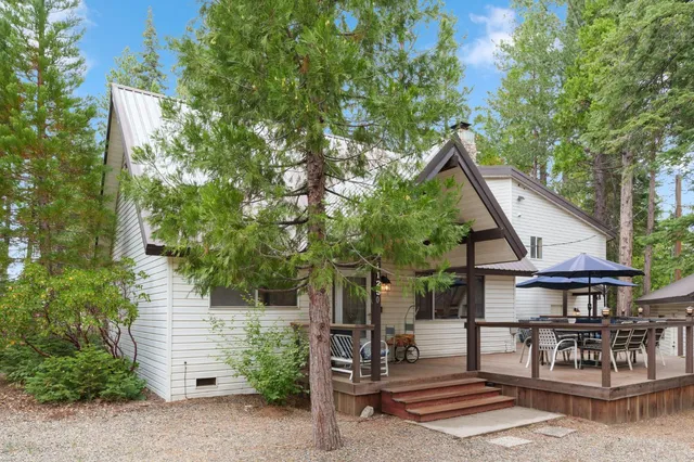 a view of a house with backyard and sitting area