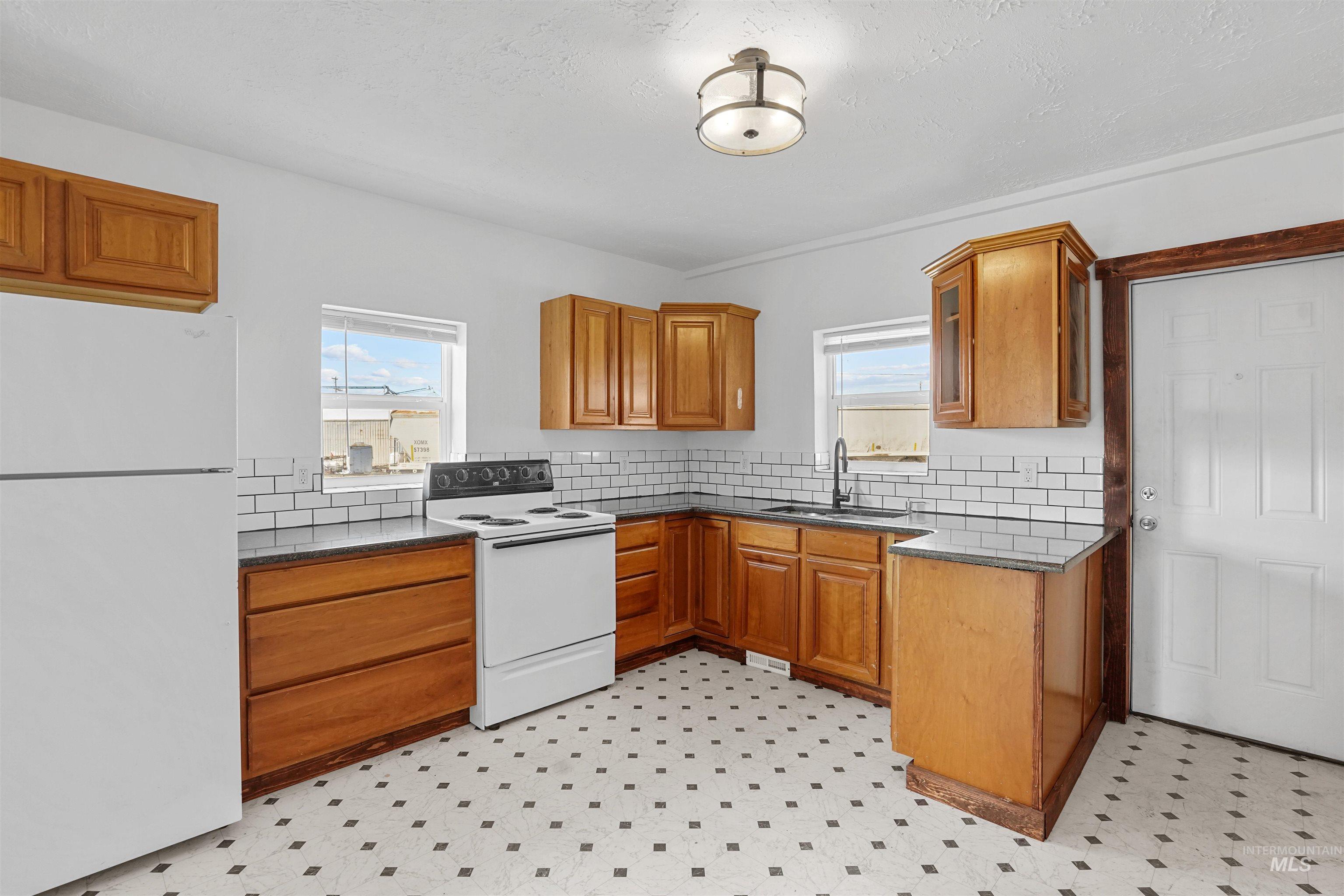 206 East 8th Street Rupert, ID 83350 - Photo 2 of 29